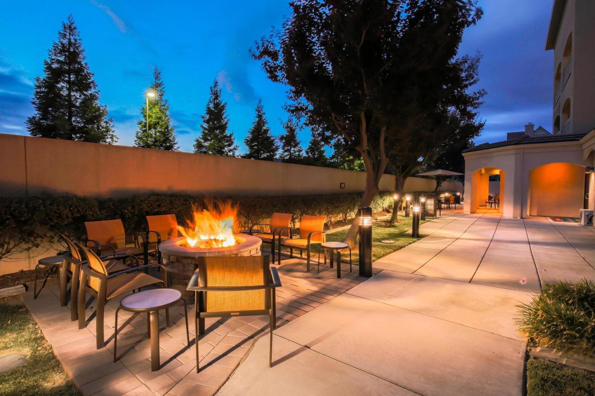 Courtyard By Marriott San Jose South/Morgan Hill Hotel Eksteriør billede